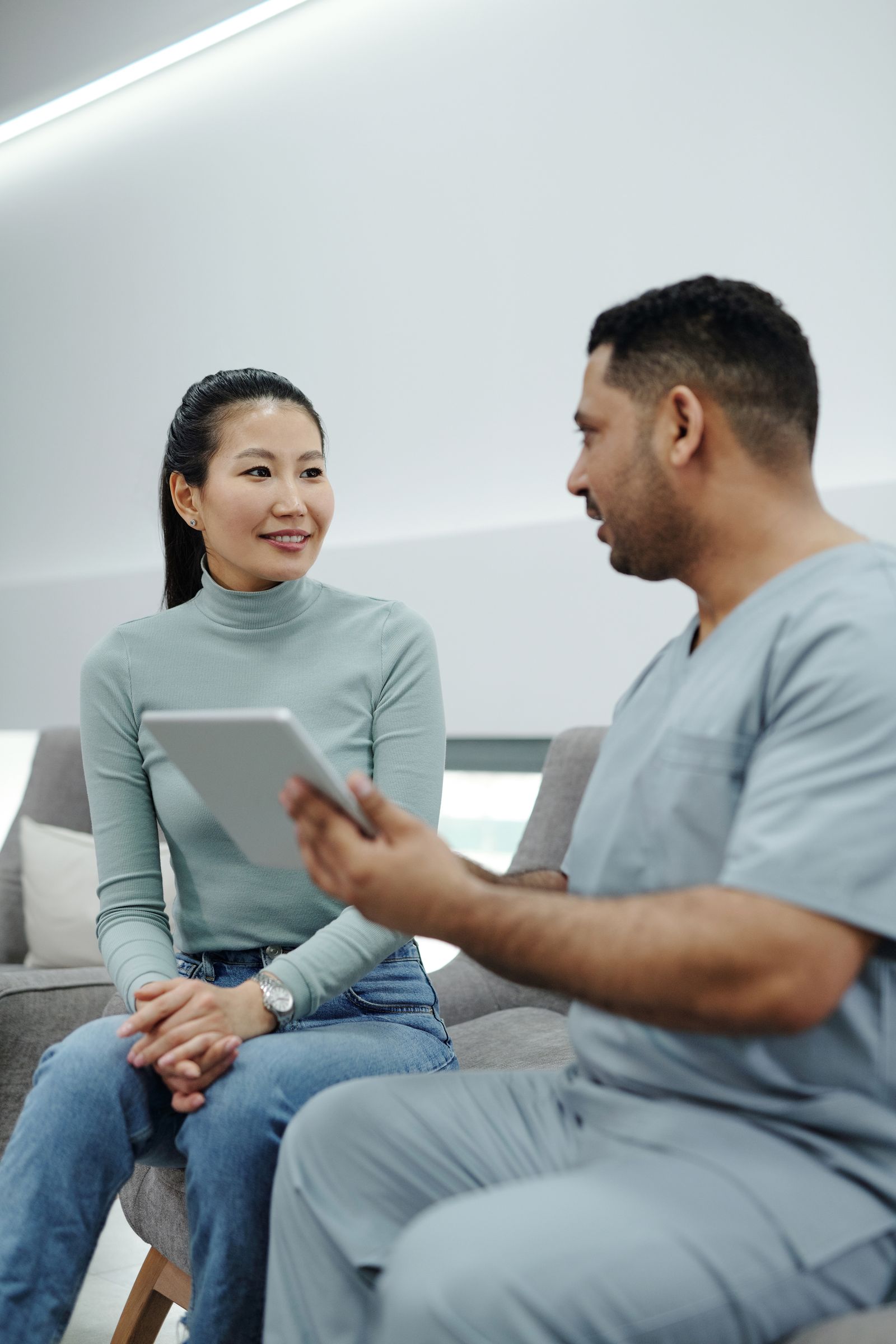Doctor discussing early cancer warning signs with a patient